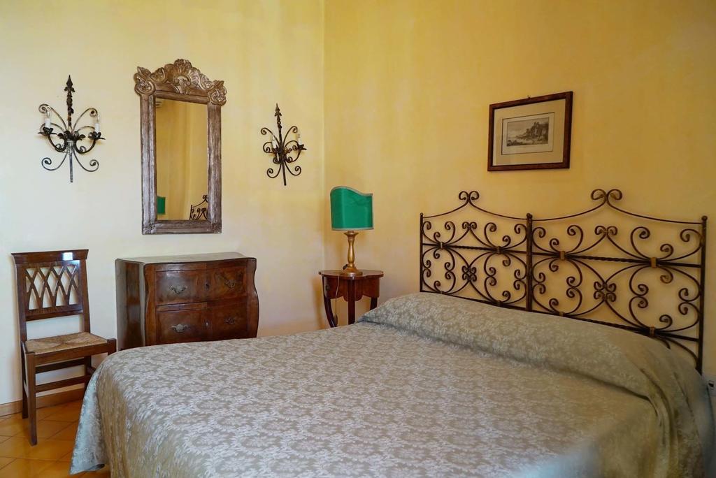 Bed And Breakfast Riviera Di Chiaia Turrisi Nápoles Habitación foto